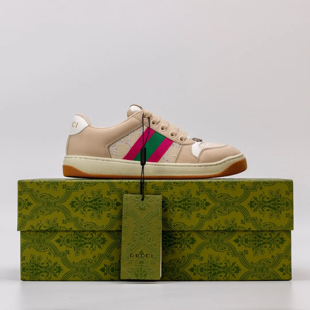 Factory price 580 [Higher version] GUCCI casual sports distressed small dirty shoes, polished cowhide fabric, hand-made distressed effect!  Original terry cloth, delicate, soft, comfortable and breathable. Privately molded steel-stamped two-color original TPU outsole (lower layer is wider, upper layer is narrower) to differentiate the wrong version of the outsole in the market. Fabric, material, outsole, detail comparison SIZE: 34-41, 38-45 regular size (women's 34, 41, men's 38, 45 customized, non-returnable and non-exchangeable) (women's colors and men's models need to be customized)